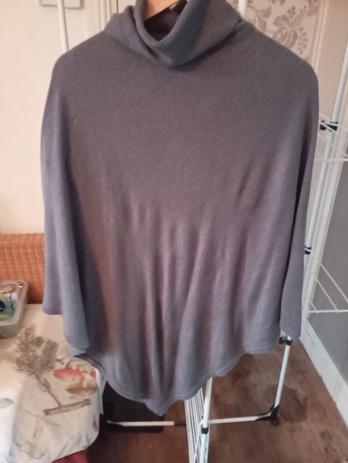A vendre poncho femme a vendre - photo numéro 2