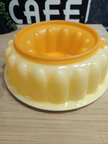Tupperware moule couronne