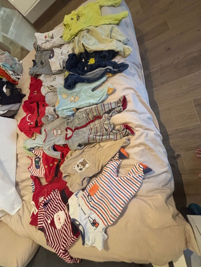 Gros lot de pyjamas grenouillère garçon 6 mois - photo numéro 2