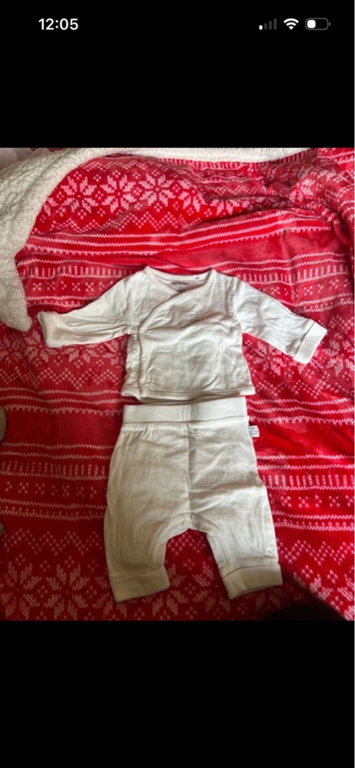 Ensemble bébé taille 1 mois