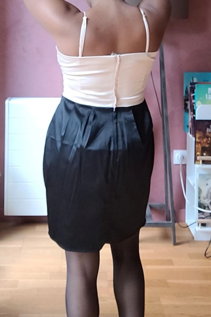 Magnifique robe de soirée H&M bi couleur noire et crème satinée - photo numéro 3