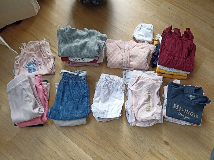 Lot de 40 vêtements 18 mois