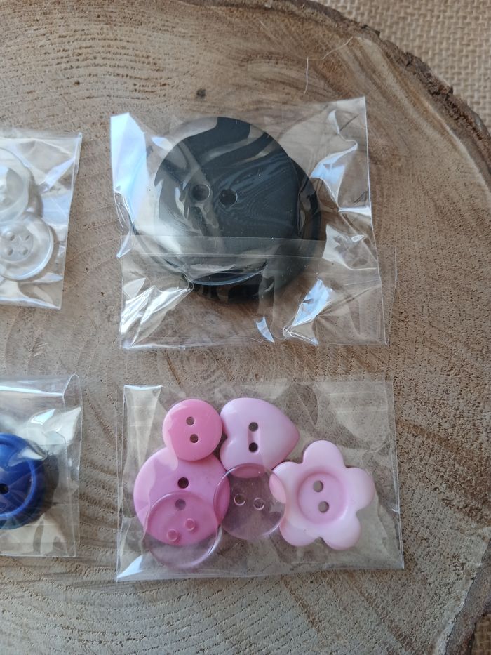 Lot de 4 sachets de boutons - photo numéro 3