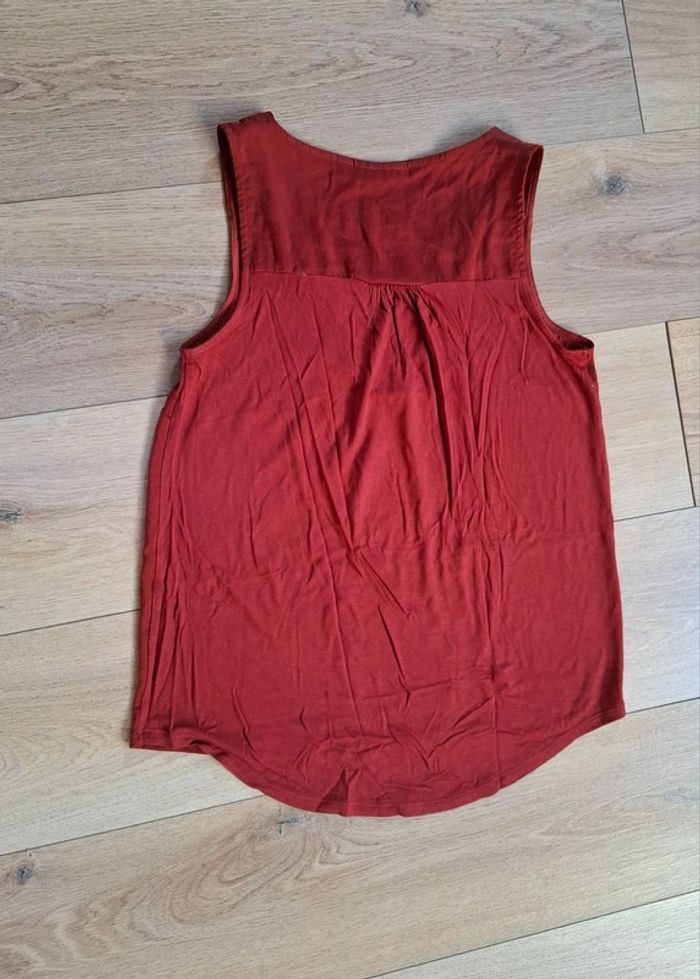 Blouse/Débardeur col V brique/terra cota kiabi taille S - photo numéro 3