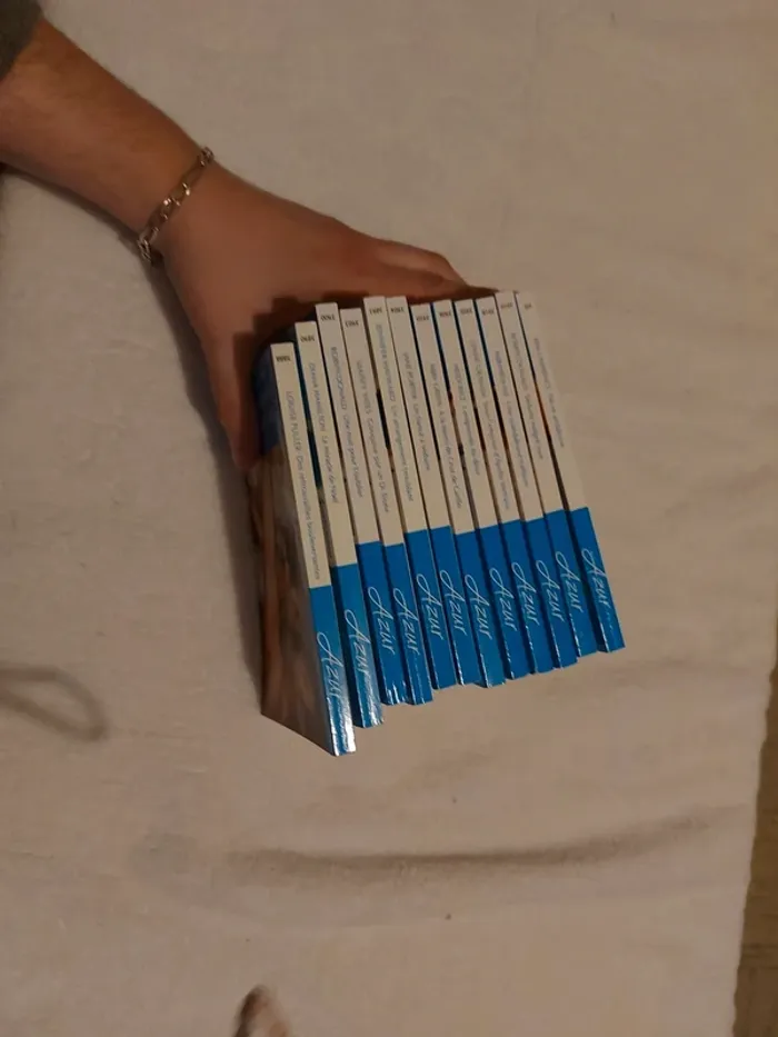 Lot 12 livres Harlequin azur - photo numéro 3