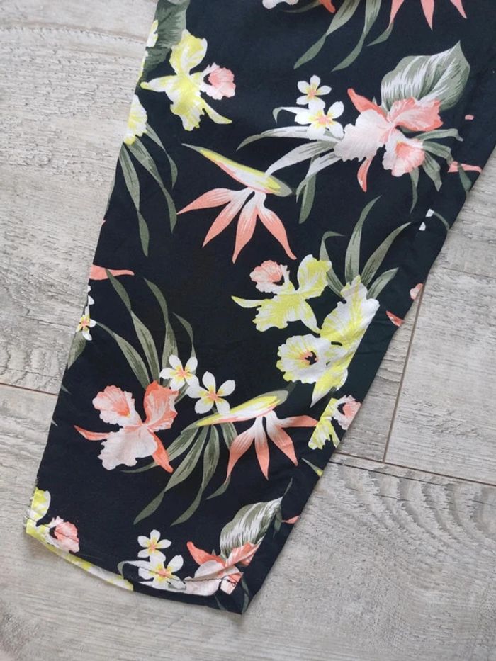 Pantalon détente noire motifs fleurs tropicales multicolores avec poches taille 40 H&M - photo numéro 4