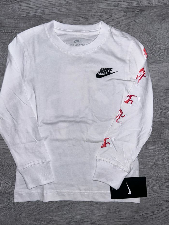 T-shirt Nike