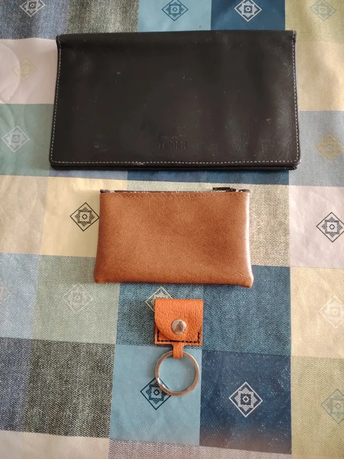 Lot chéquier, porte monnaie et porte jeton
