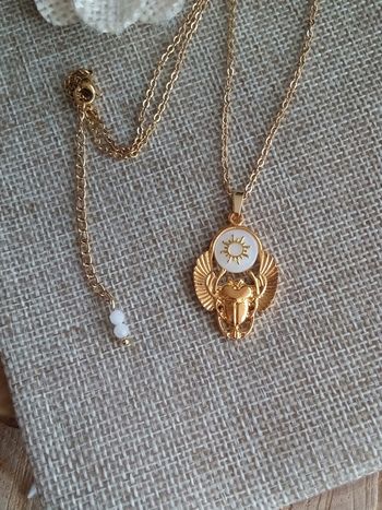 Collier scarabée et pierre de n'a'c'r'e naturelle