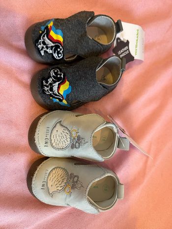 Deux paires de chaussures neuves Vertbaudet taille 18