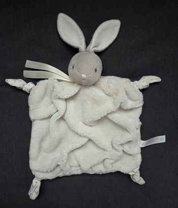 Doudou plat Lapin plume blanc et gris - Tendres & Douces - Kaloo