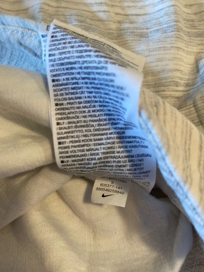 Poncho Nike taille S - photo numéro 4