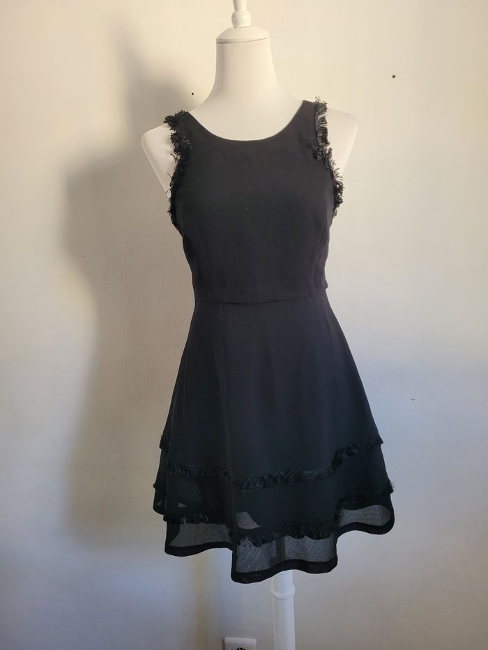 Robe noire sandro t1
