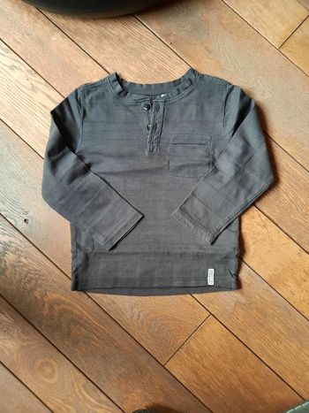 T shirt manches longues C&A 4 ans ou 104 cm