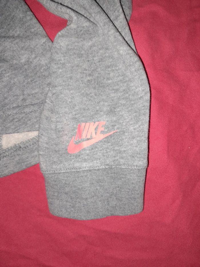 Pull croq top nike 👧 8ans - photo numéro 2