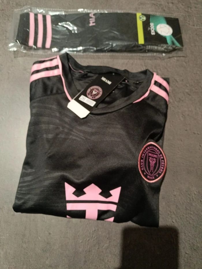 Tenue football Léo Messi Inter Miami rose. T.26 - photo numéro 4