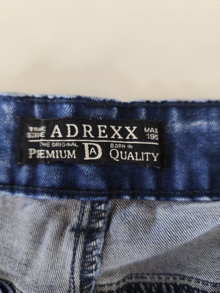 Jeans troué - photo numéro 3