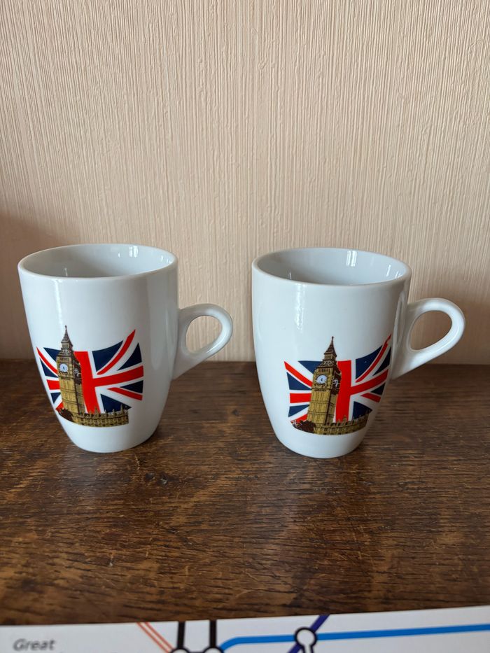Lot Souvenirs de Londres :2 tasses, 2 sets de table et 1 boîte métallique - photo numéro 5