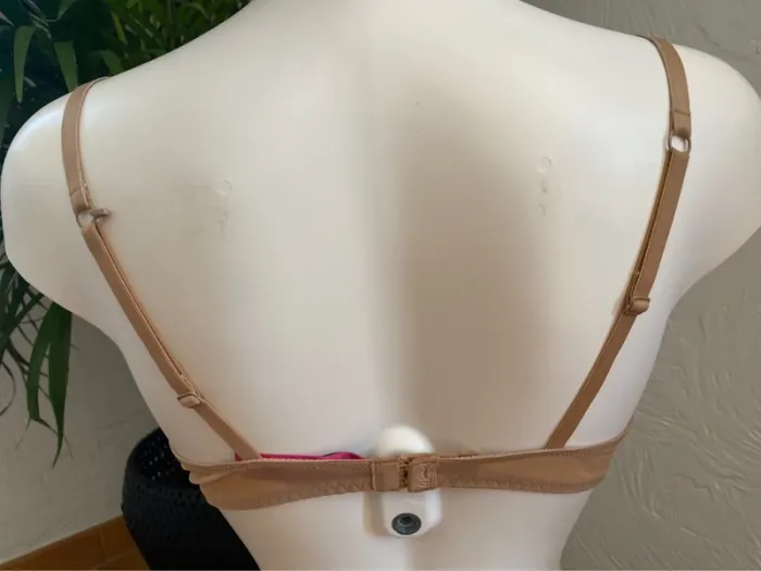 Soutien gorge chair a strass - photo numéro 3