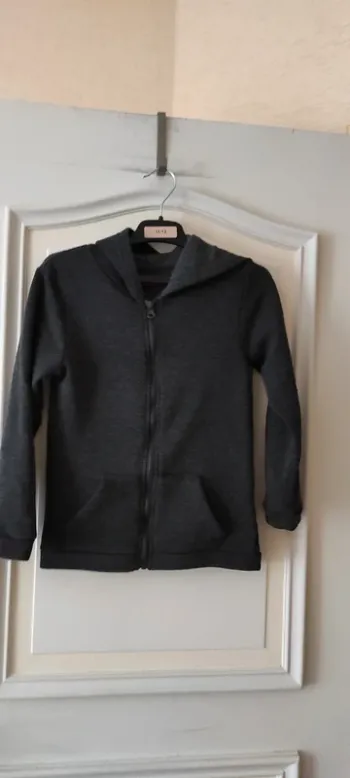 🐼 Sweat zippé à capuche Tissaia 8 ans 128 cm  bon état 🐼