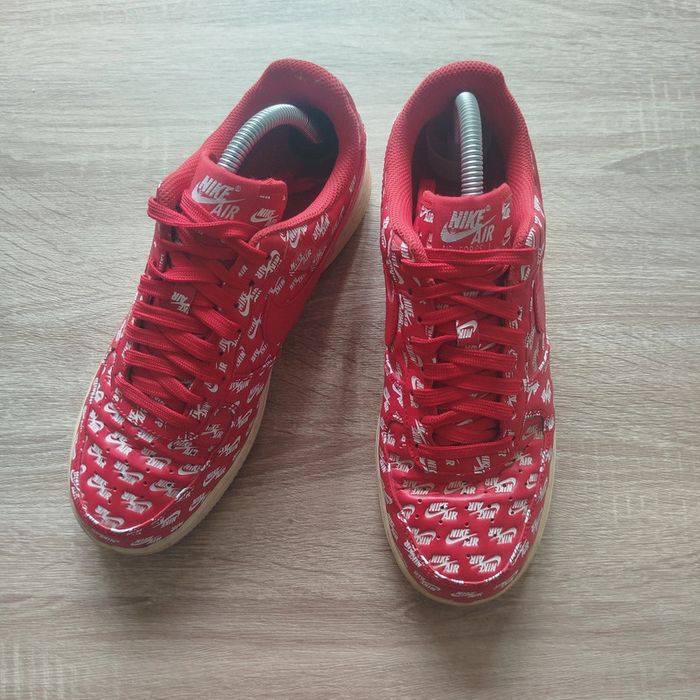 Nike Air Force 1 Low Logo All Over Rouge - Taille 41 - photo numéro 2