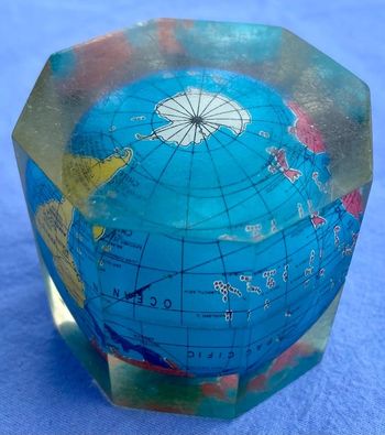 Petit Globe terrestre presse papier
