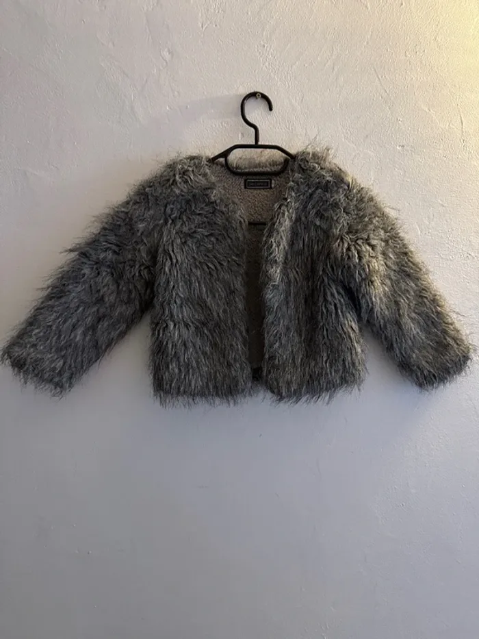 Très beau manteau pilou pilou gris 4 ans