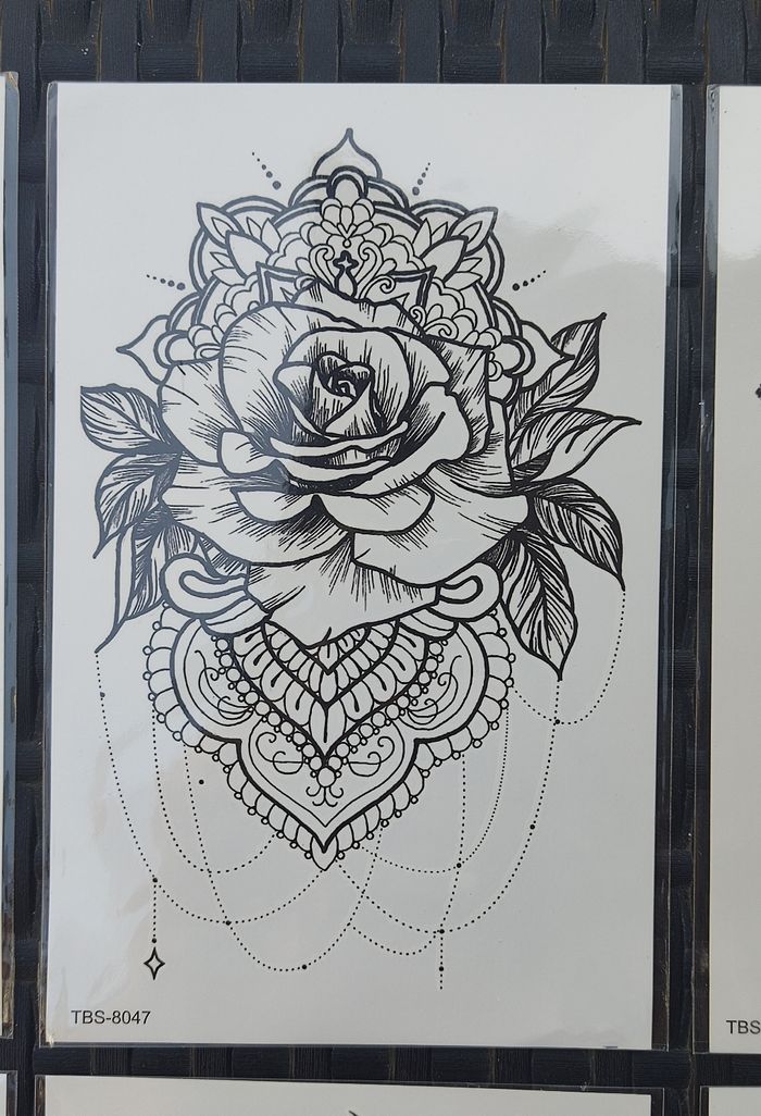 Lot tatouages temporaires ultra réaliste style fleurs - photo numéro 2