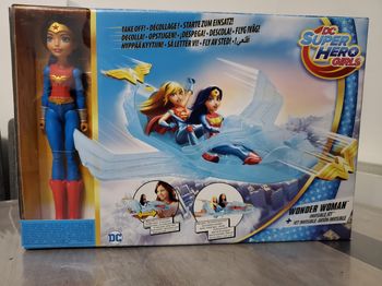 Wonder Woman et son Jet Invisible.