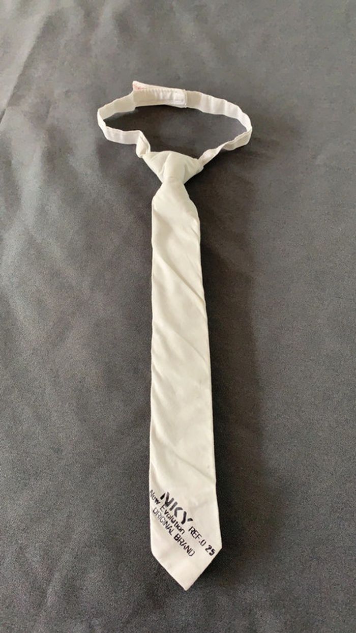 Cravate blanche enfant tour de cou maxi ~32cm réglable scratch