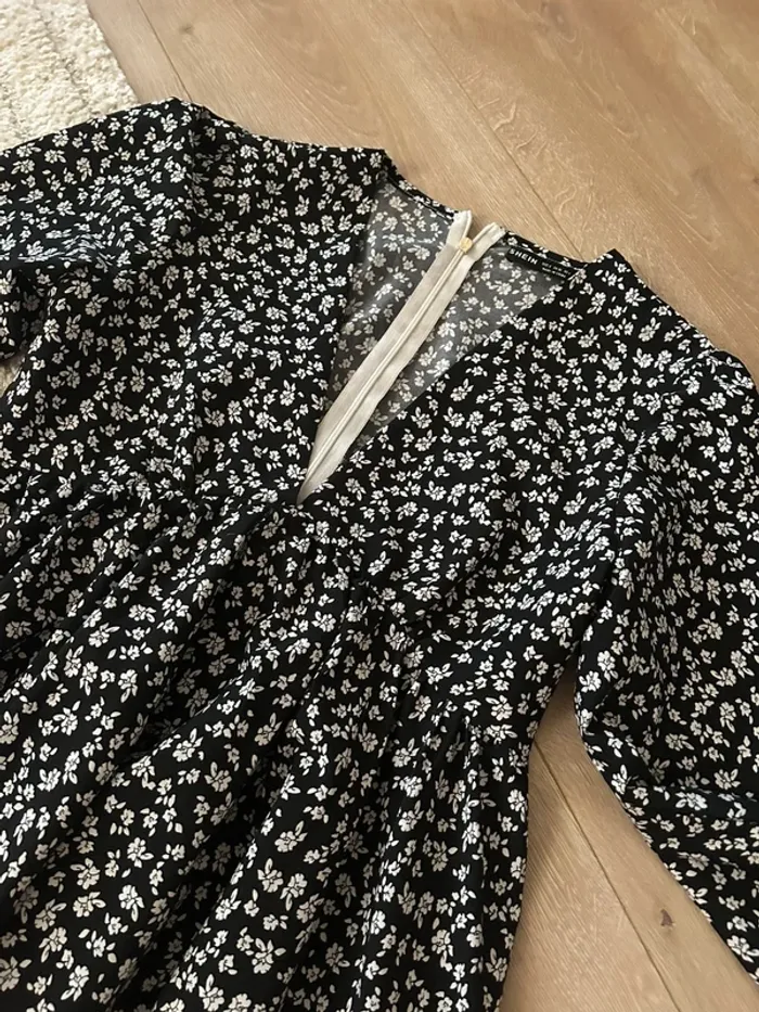 Robe noir à fleurs blanches - photo numéro 2