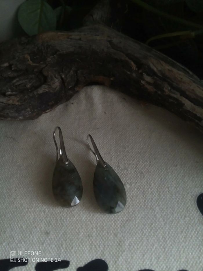 Boucles d'oreilles bohèmes pierres de labradorite à facettes