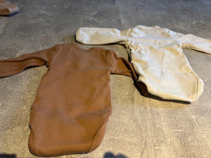 Lot de bodie bébé fille - photo numéro 14
