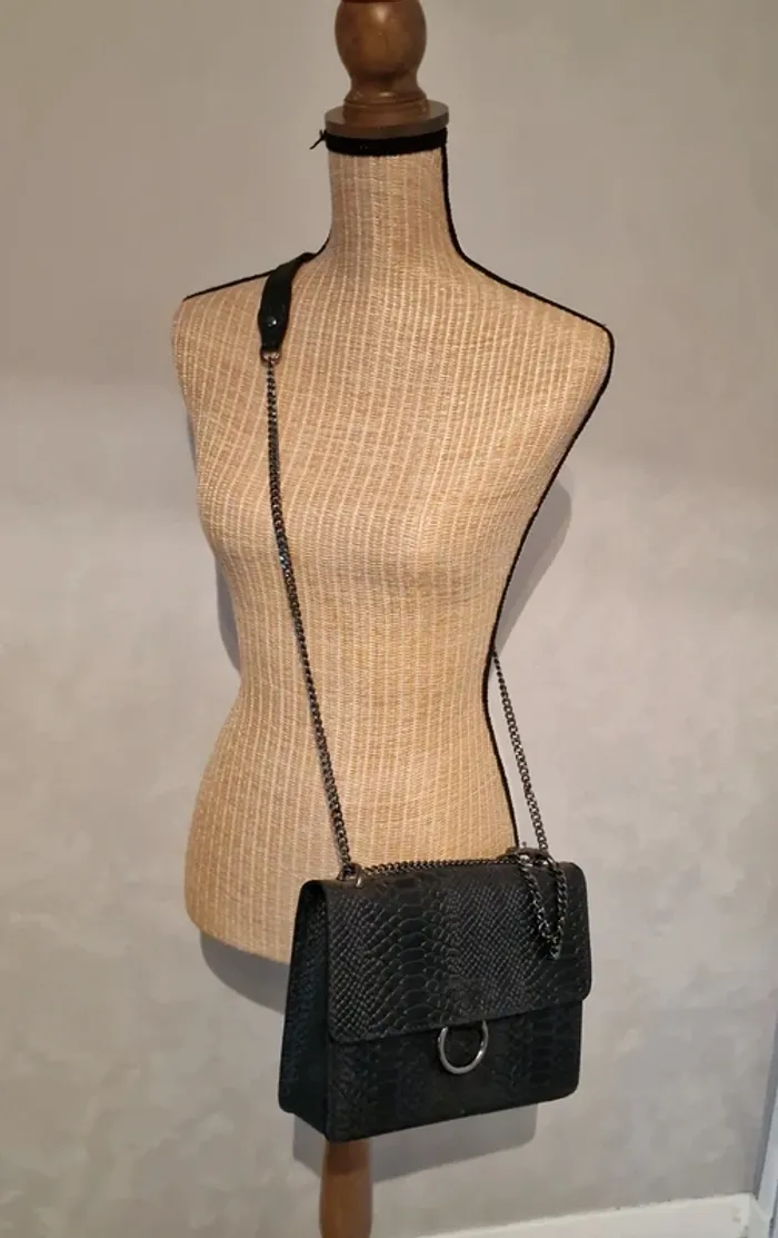 Sac bleu nuit aspect croco en cuir italien