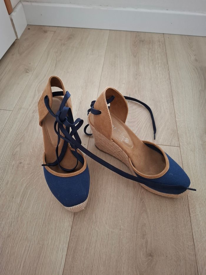 Chaussures compensées à lacets Marypaz en très bon état - photo numéro 4