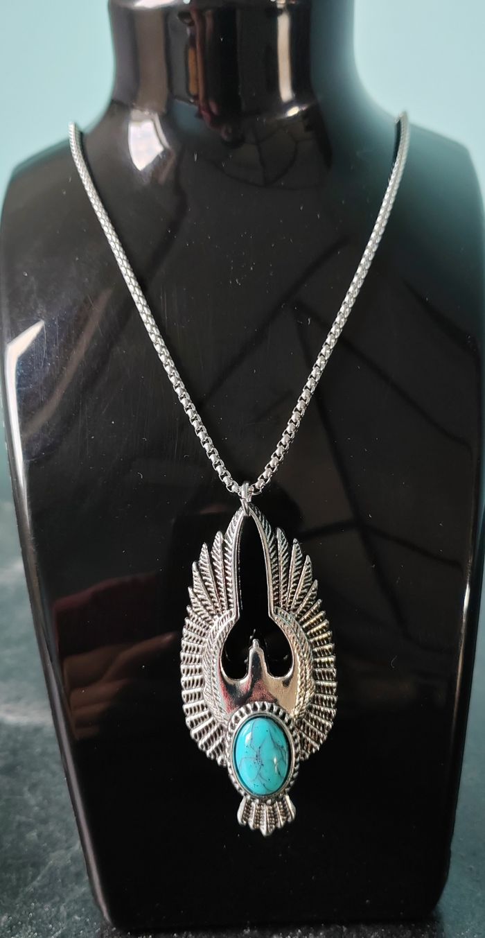 Collier avec pendentif aigle