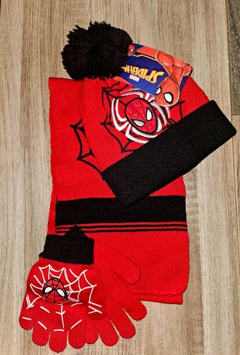 Kit hiver Spiderman Noir et rouge, bonnet, gants et écharpe