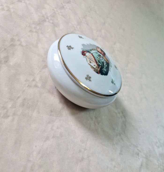 Petite bonbonnière en porcelaine  , Napoléon - photo numéro 3