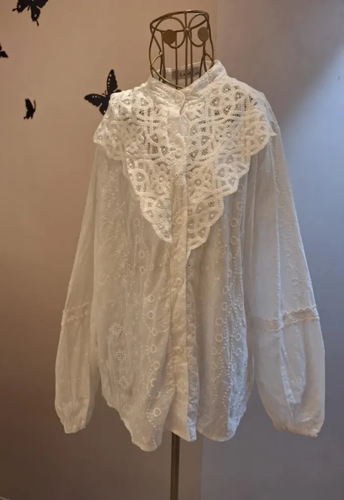 Chemise blanche brodée & dentelle - photo numéro 2