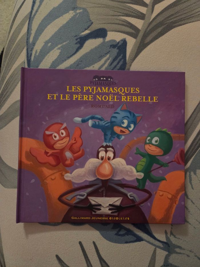 Livre les pyjamasques et le père noel rebelle