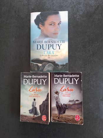 Lot de 3 romans Lara de Marie-Bernadette Dupuy en bon état