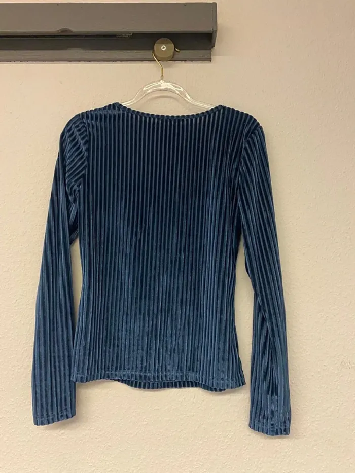 Pull bleu en velour - photo numéro 2