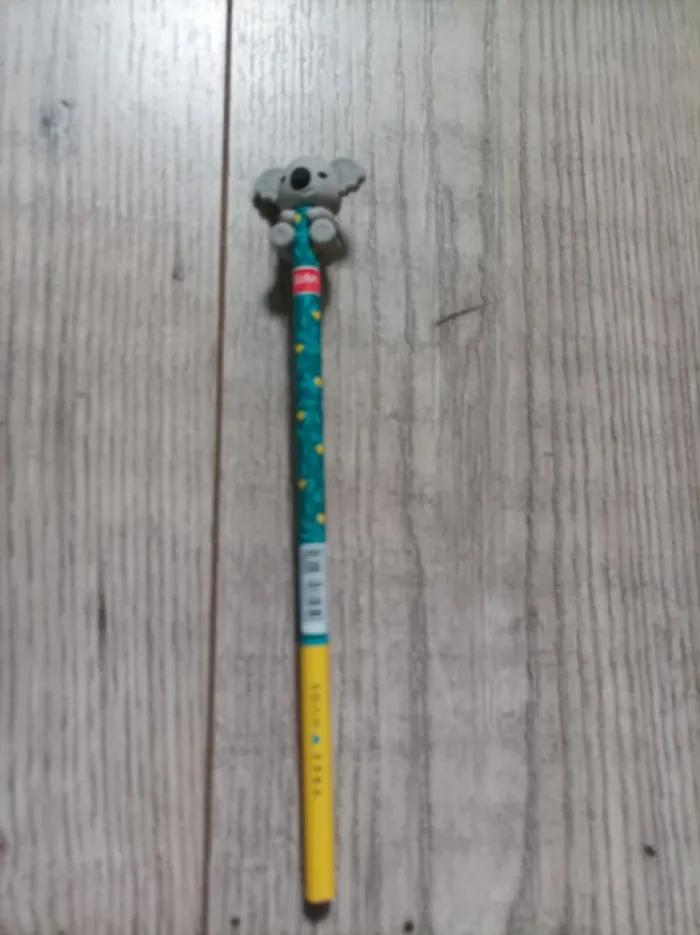 Adorable crayon à papier avec koala accroché neuf