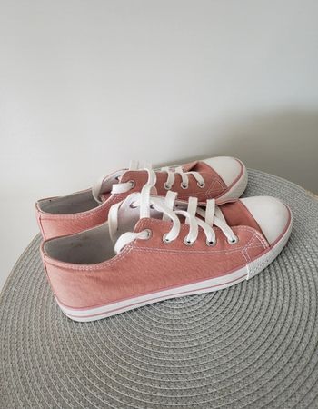Baskets en toile rose