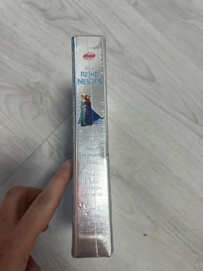 Lot de 3 livres la reine des neige neufs - photo numéro 3