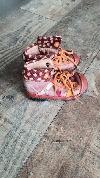 Chaussures gbb taille 22 mois en très bon état 👌