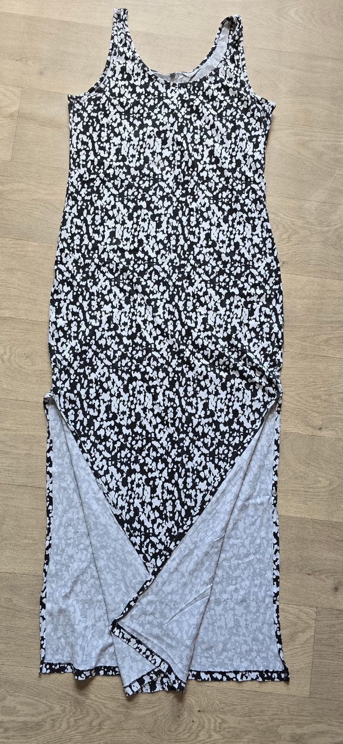 Robe noire et blanche - photo numéro 5