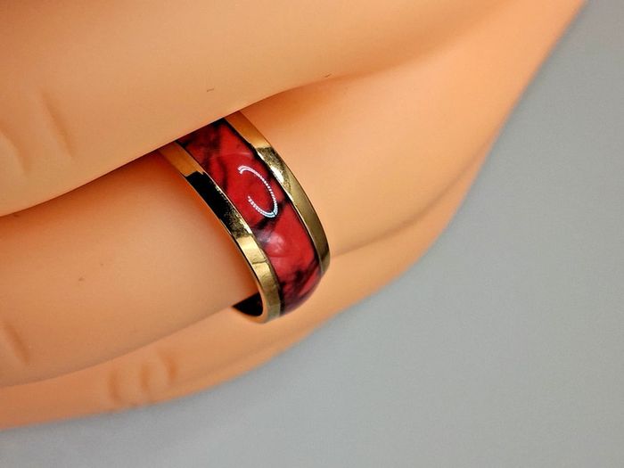 bague anneau de mariage alliance unisex en acier inoxydable + doré + laque rouge  taille 11 - photo numéro 3