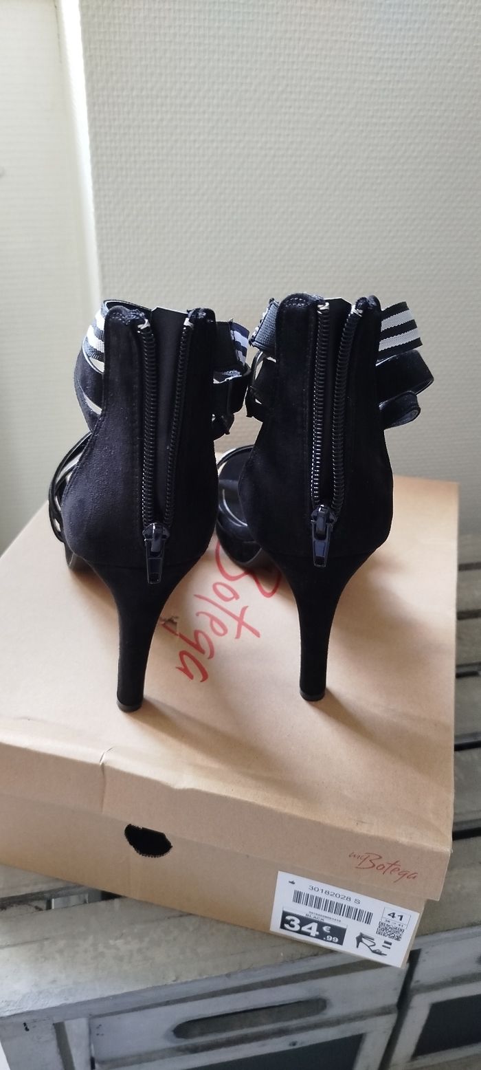 Sandales à talons noir et blanc à -40% neuves - photo numéro 3