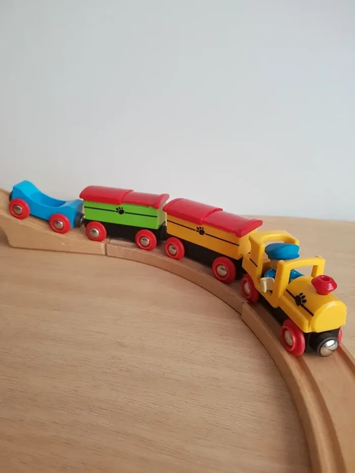 Train en bois Brio, pont orange ikea et rails - photo numéro 10